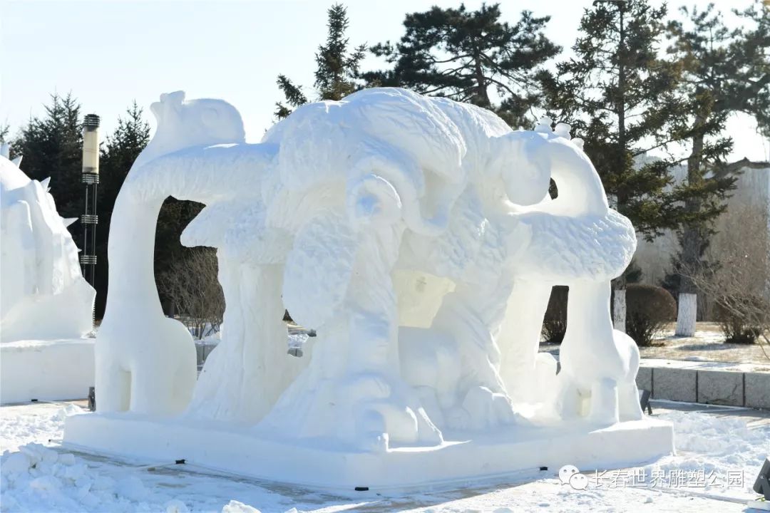 冰雪雕塑图片大全，艺术与自然的完美结合,定量分析解释定义_复古版94.32.55