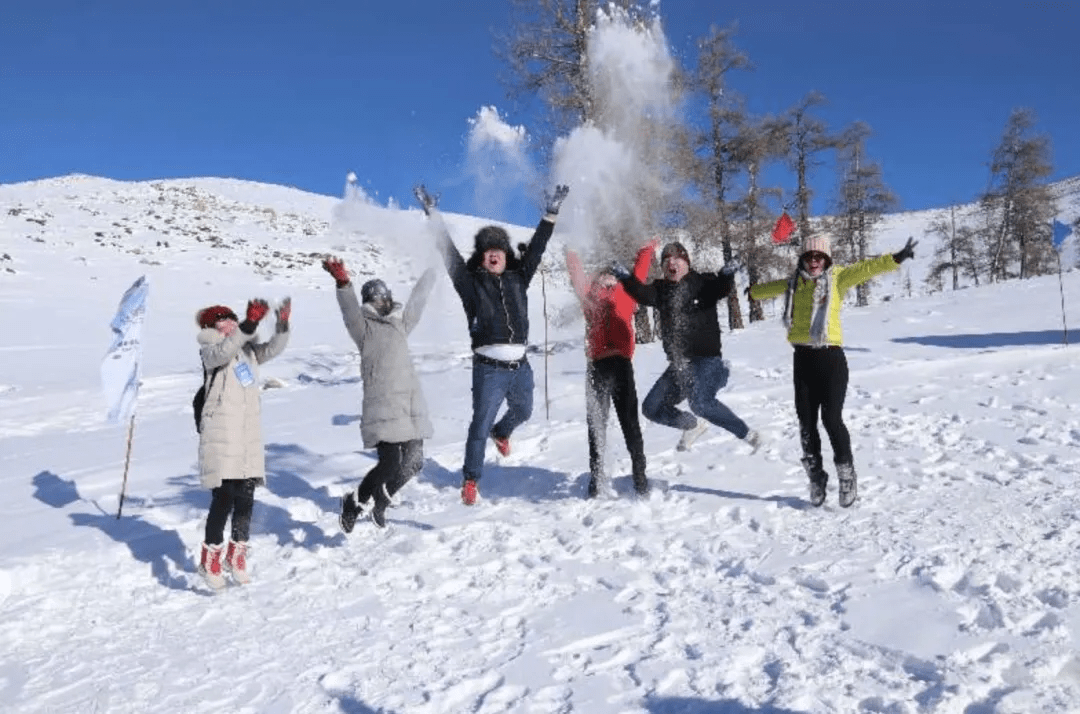 C罗在芬兰冰天雪地里下水冰浴