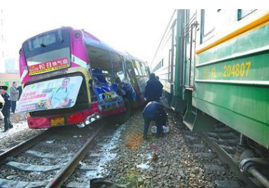 俄火车相撞事故伤亡人数升至27人