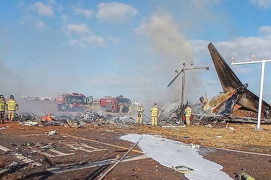 韩国客机起火已致47人死亡