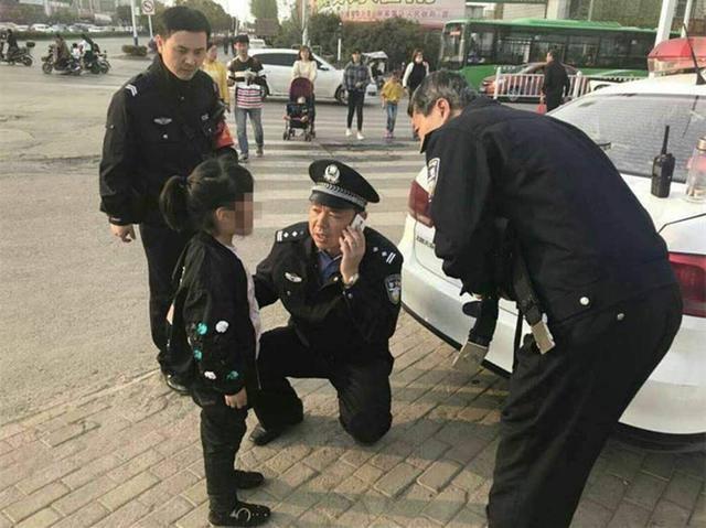 民警牺牲 2岁儿子在墓前喊爸起来